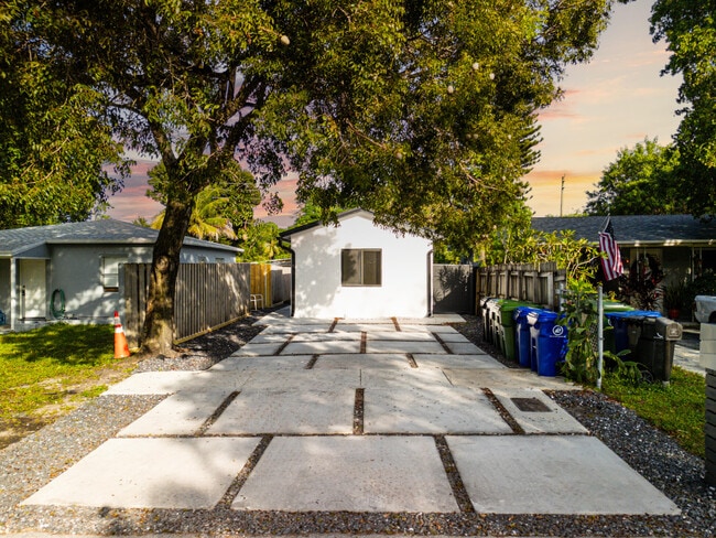 Building Photo - 1126 NW 4th Ave