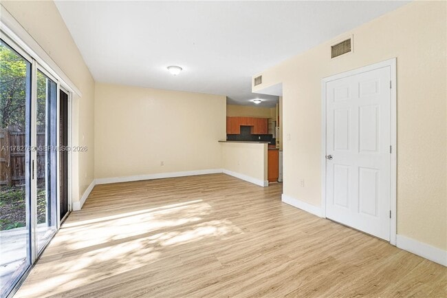 Photo - 631 SW 10th St