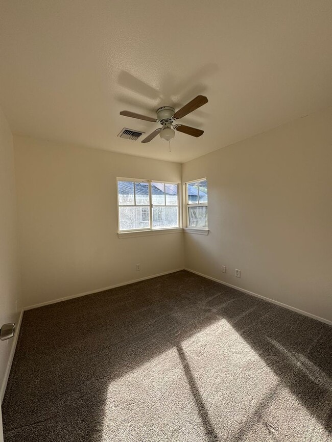 Photo - 87-2225-2225 Pakeke St