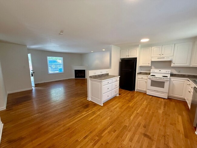 Photo - 218 Hickory Forest Rd