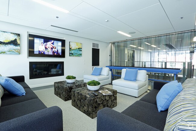 Photo - 8th + Republican