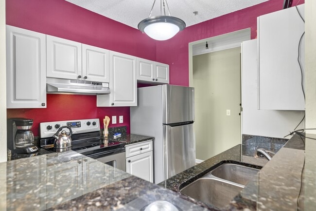 Photo - 1811 Chatelain Way
