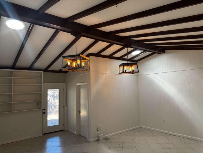 Photo - 32 Bay Dr SE