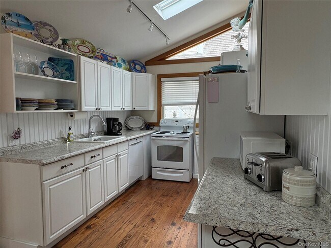 Photo - 177 Wilmot Rd