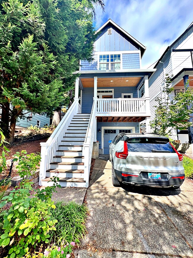 Building Photo - 1707 SW Moss St