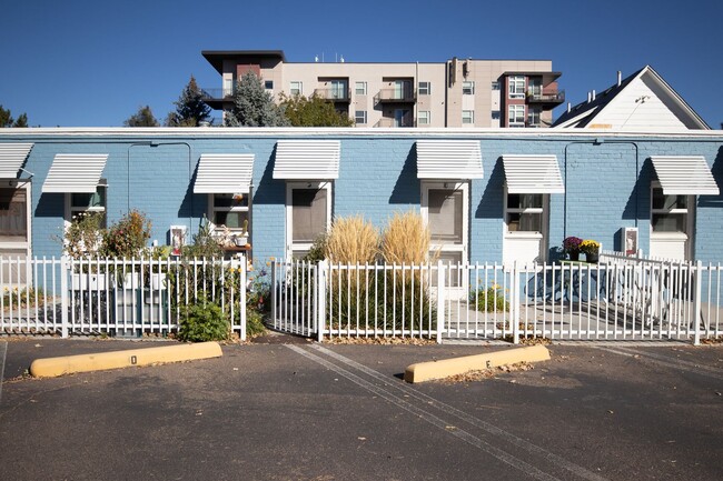 Building Photo - 7207 Grandview Ave Unit E