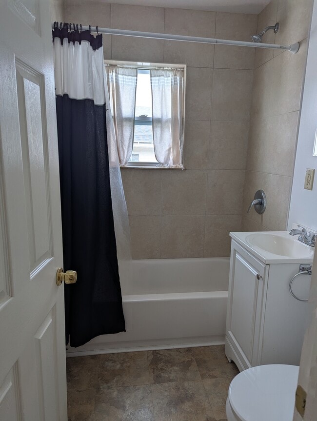 Building Photo - 35 Canadaway St Unit Upper East Rental