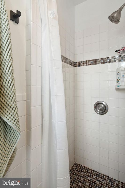 Photo - 2651 Agate St