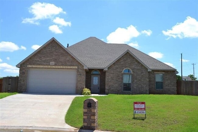 Building Photo - 1213 Red Rock Dr