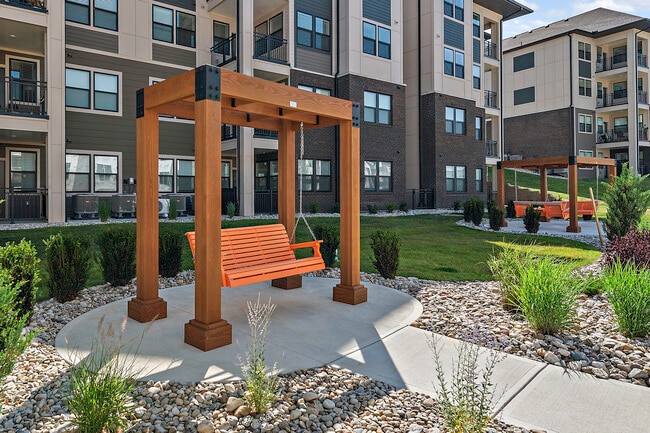 Parque de columpios - 19Nineteen Promenade