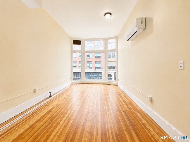 Photo - 105 Bank St Unit 2A