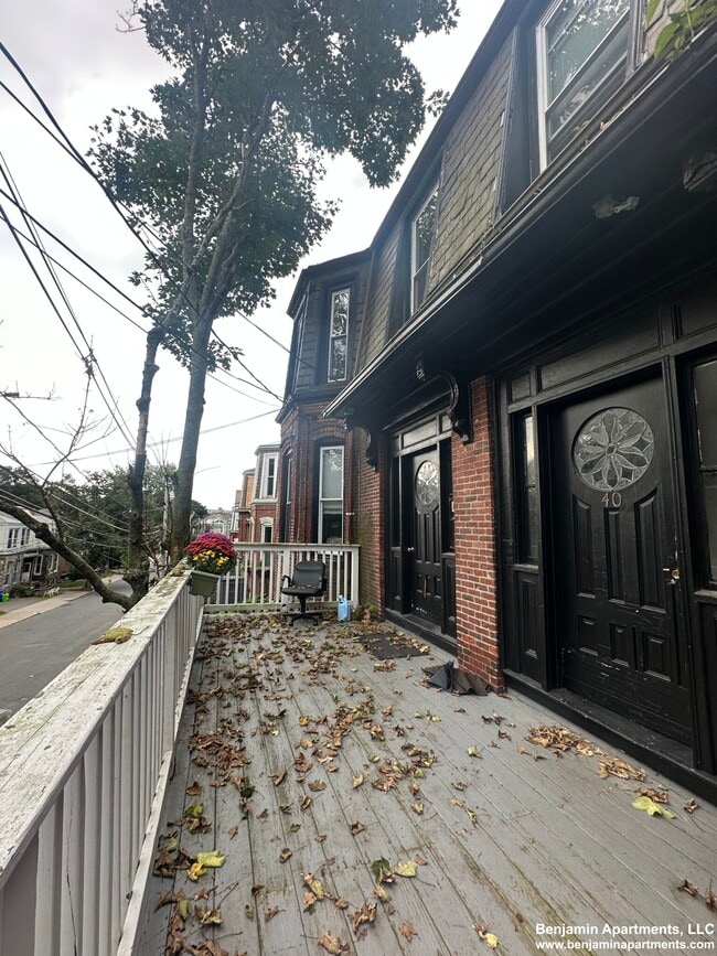 Building Photo - 38 Newton St Unit 2