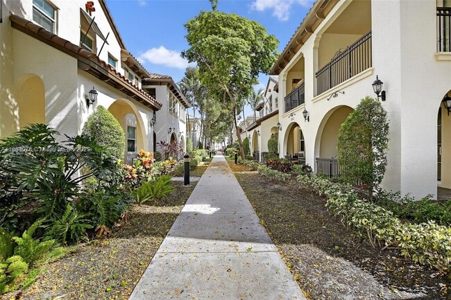 Photo - 2938 St Thomas Dr