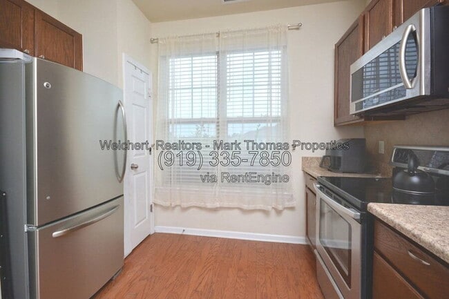 Photo - 100 Stratford Lakes Dr