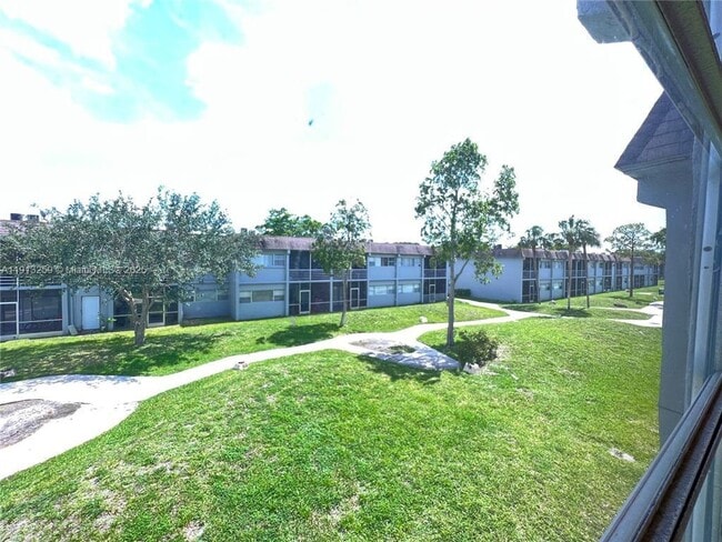 Photo - 7320 NW 85th Ct Unidad 205