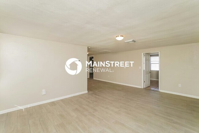 Photo - 3 Bedroom Pet-Friendly Home in Port Richey, FL with Main Street Renewal