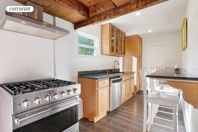 Photo - 108 Hillcrest Ave