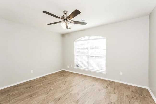 Photo - 405 Heritage Dr