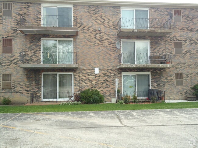 Building Photo - 5854 W 76th Pl Unit 301 Rental