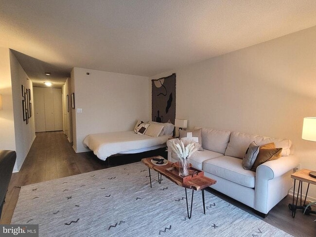 Photo - 2020 Walnut St Unidad 11A