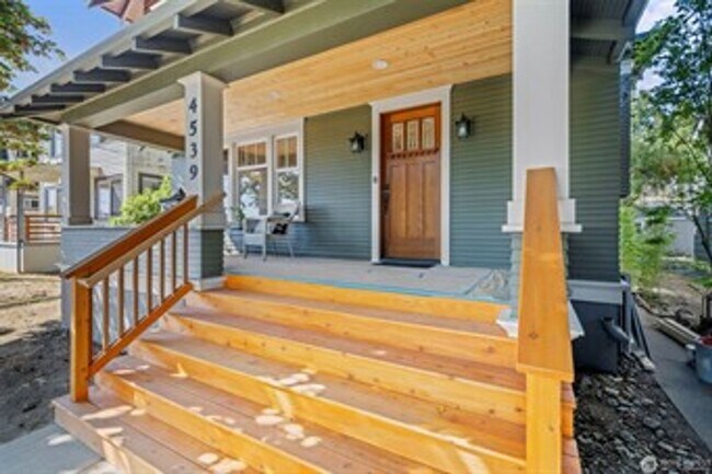 Grand 4 bedroom Wallingford Home with Nann... - Grand 4 bedroom Wallingford Home with Nann...