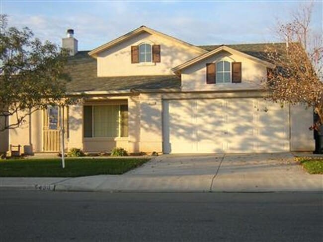 Building Photo - NW home offering plenty of amenities, clos...