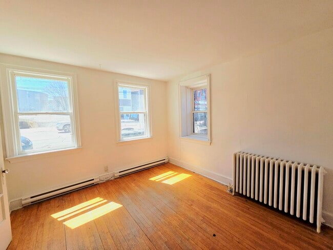 Photo - 325 Main St Unit 1