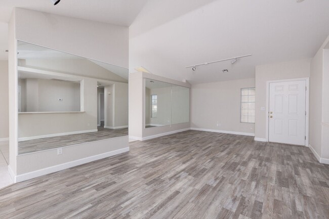 Photo - 3-bedroom, 2-bathroom home with a double c...