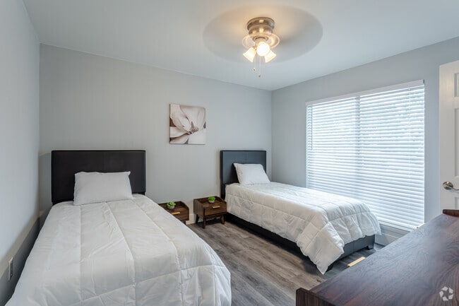2BR, 1BA - Maple
