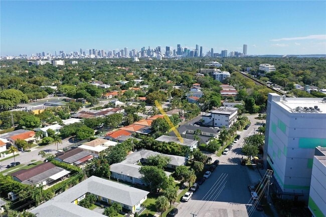 Building Photo - 2465 SW 27th St Unit 2