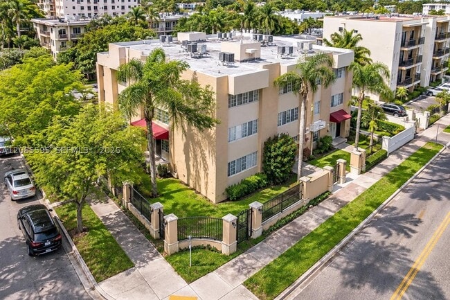 Building Photo - 300 Madeira Ave Unit 304