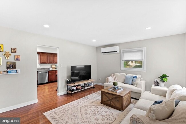 Photo - 219 Josephine St