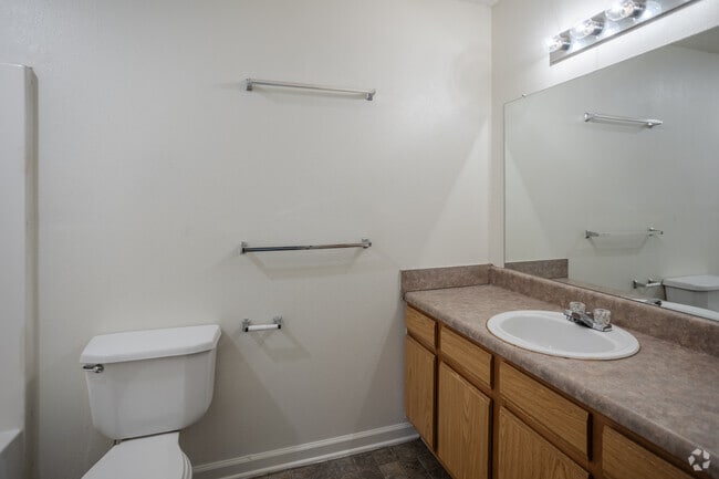 3BR, 2BA - 1,125SF - Bathroom 2