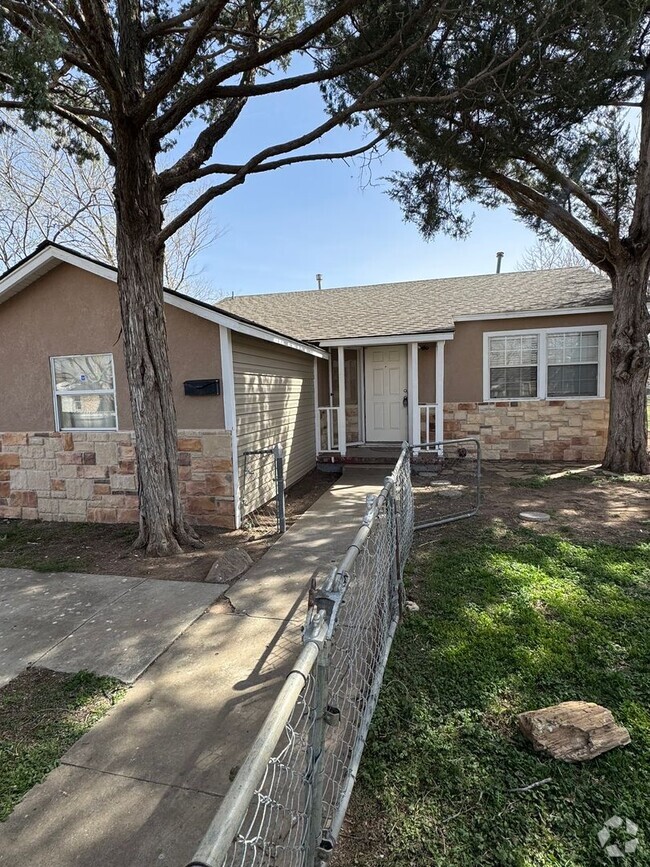 Building Photo - Adorable 3bedrooms 1 bathroom large fenced... Rental