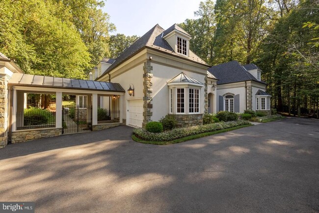 11218 River View Dr