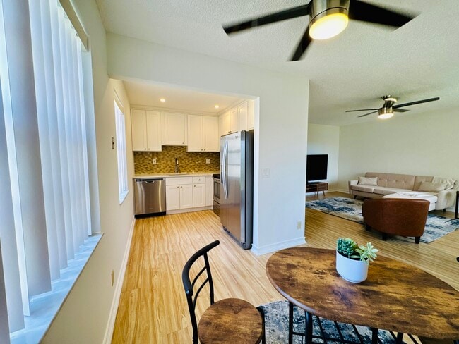 Photo - 230 Normandy Ln Unit E