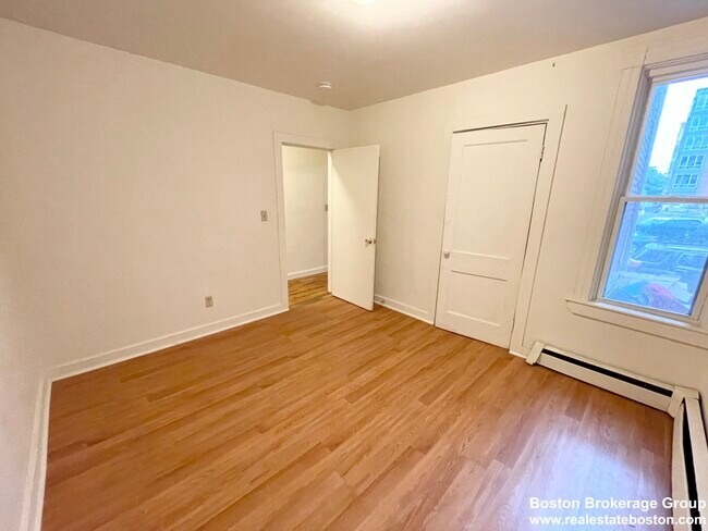 Photo - 1574 Tremont St Unidad 1