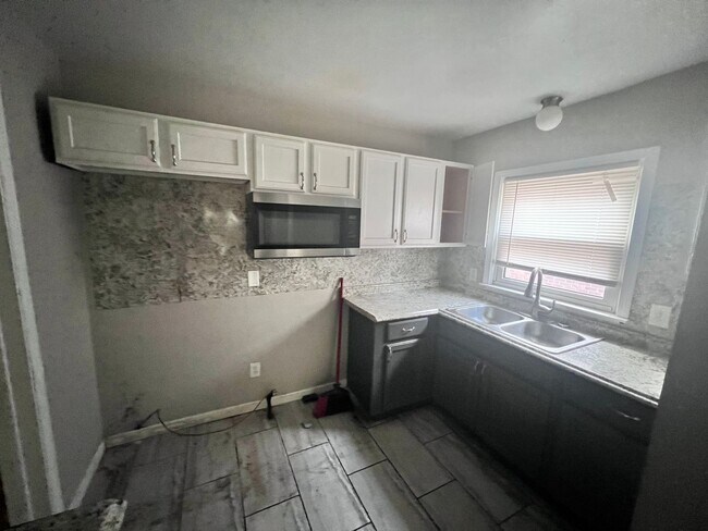 Photo - 20261 Glastonbury Rd