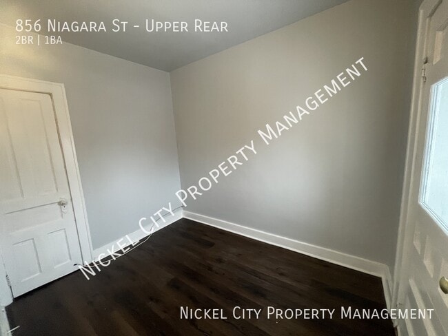 Photo - 856 Niagara St Unidad Upper Rear