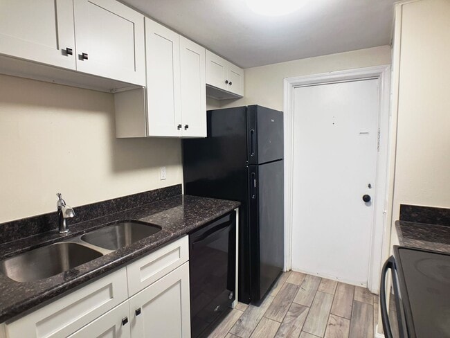 Photo - Margaret's Manor - 2 Bedroom, 1 Bathroom i...