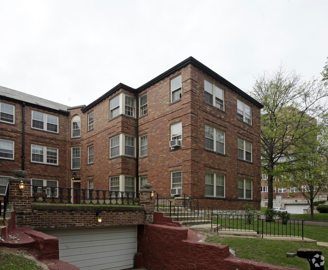 Photo - 7570-7572 Oxford Dr