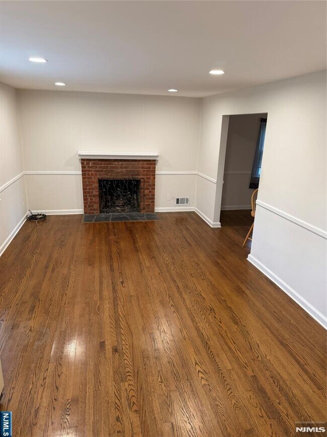 225 Hillside Ave