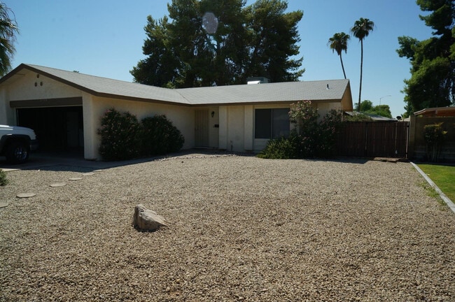 Building Photo - 2139 W Enid Ave