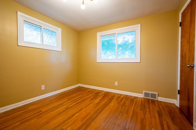 Photo - 1158 Woodstock Ave
