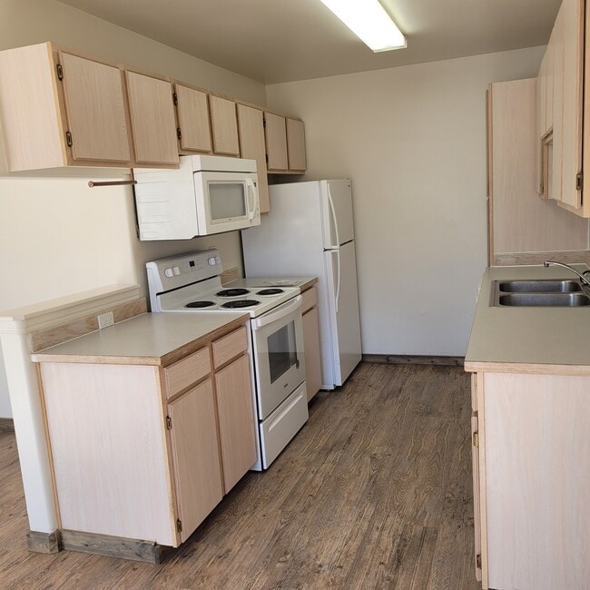 Building Photo - Vista Unit 17