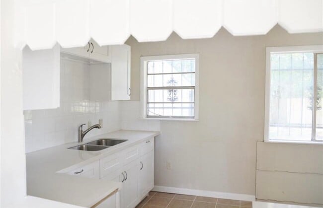 Photo - 2514 Lynnfield St