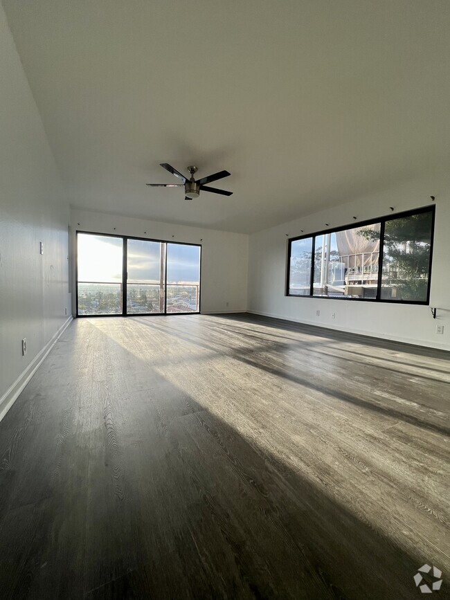 Building Photo - 2052 N Terrace Dr Unit 2052 Rental