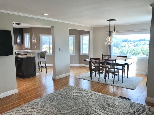 Building Photo - Modern 3BR+Den / 2BA Home W/Indoor & Outdoor Living, Views – PROGRESSIVE