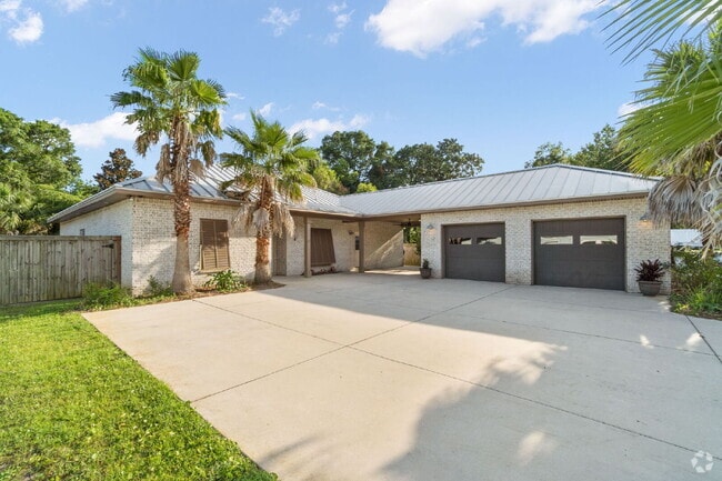 Building Photo - 52 Okahatchee Cir SE Rental