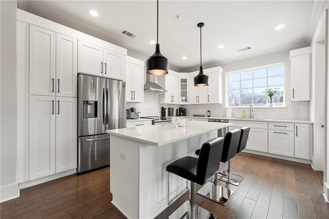 Photo - 6890 Peachtree Dunwoody Rd NE Unit 301
